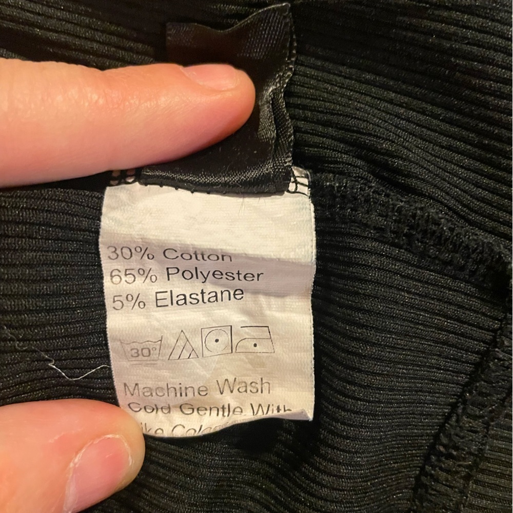 Black Women’s Cropped Tank Top Ribbed Size 2XL EUC Basic Neutral Stretchy Layer - Picture 7 of 9
